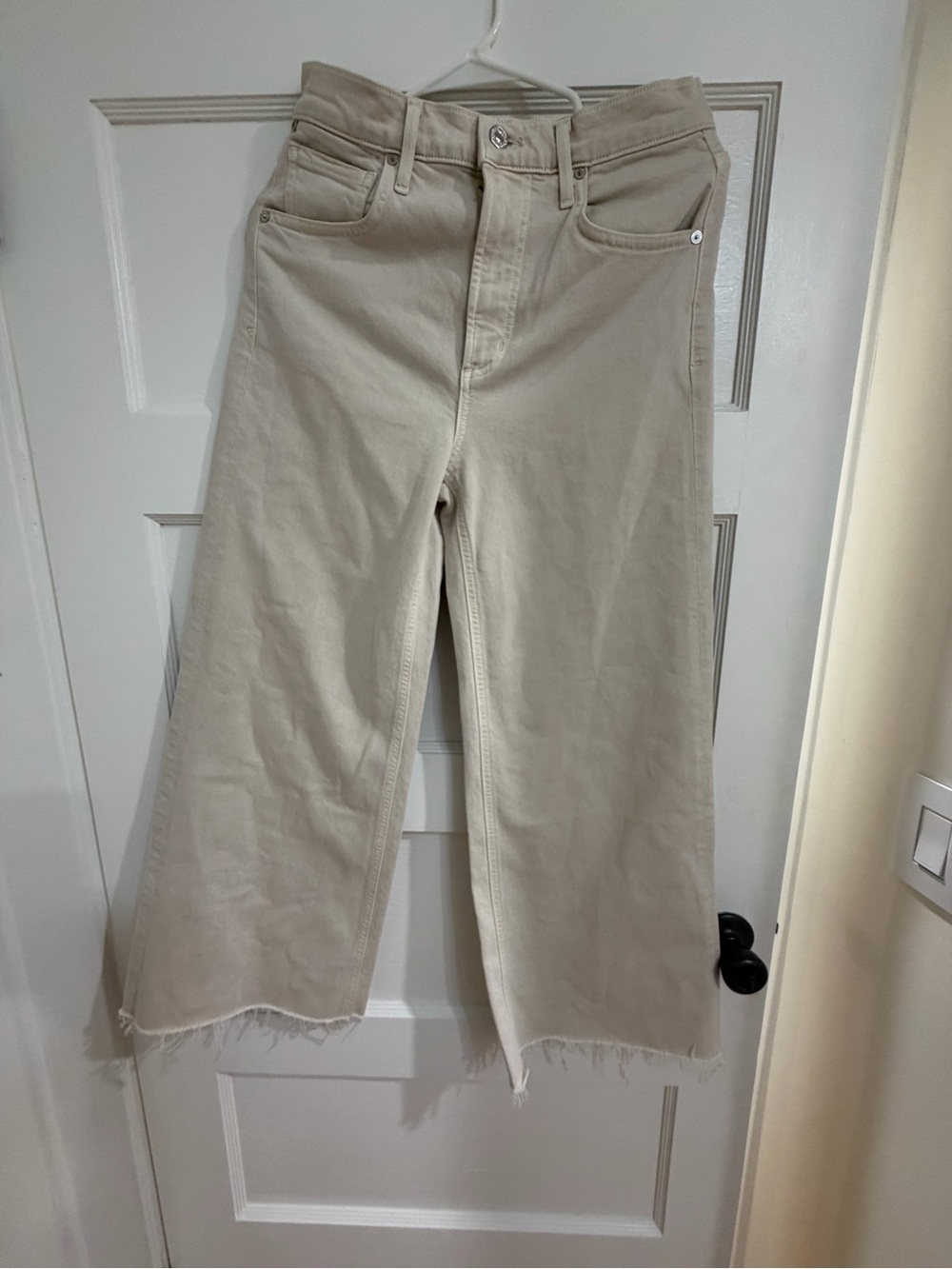 Citizens Of Humanity Frayed Wide-Leg Crop Jeans in Cream